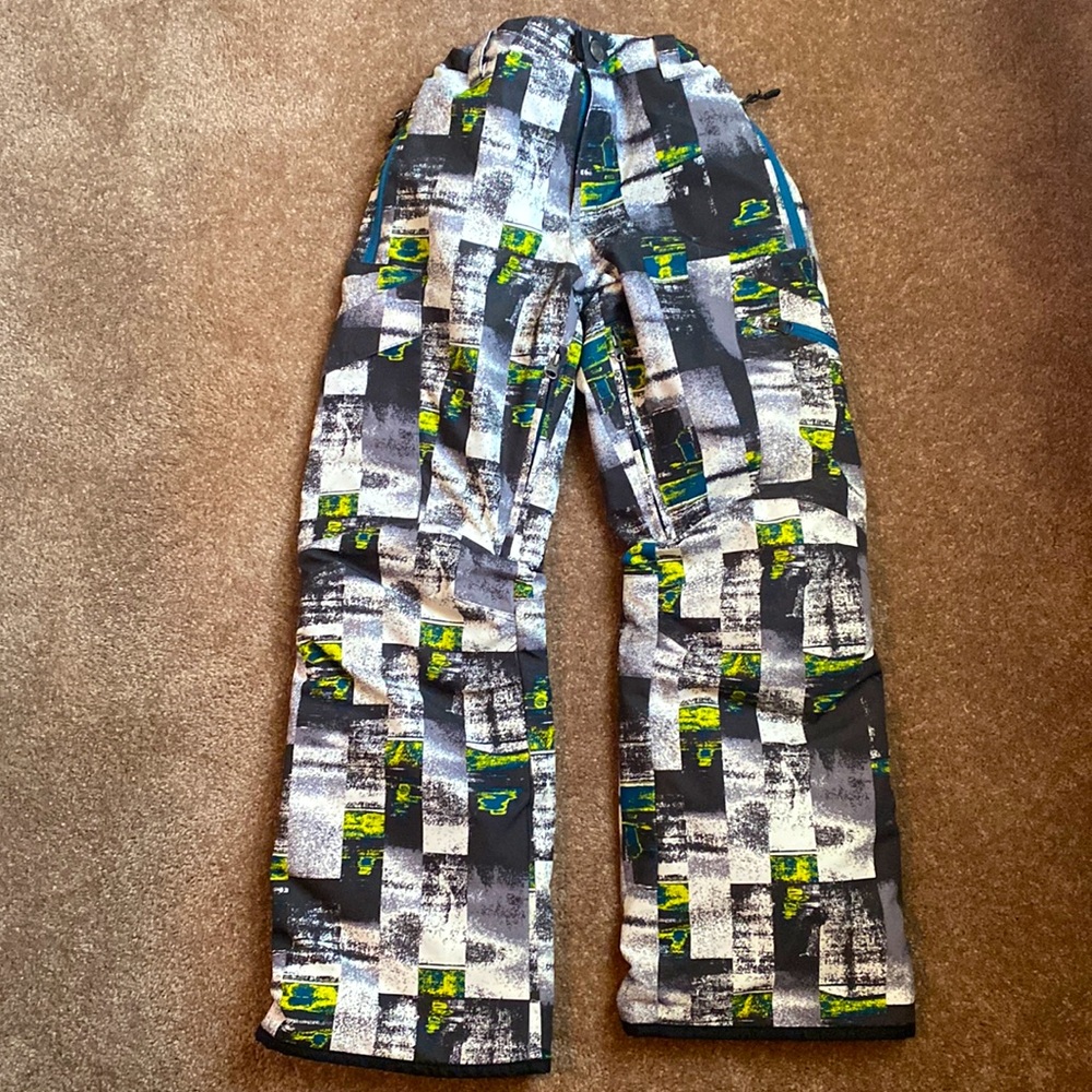 Kids board/ski pants. Boulder gear. Size Large. Worn only once.
